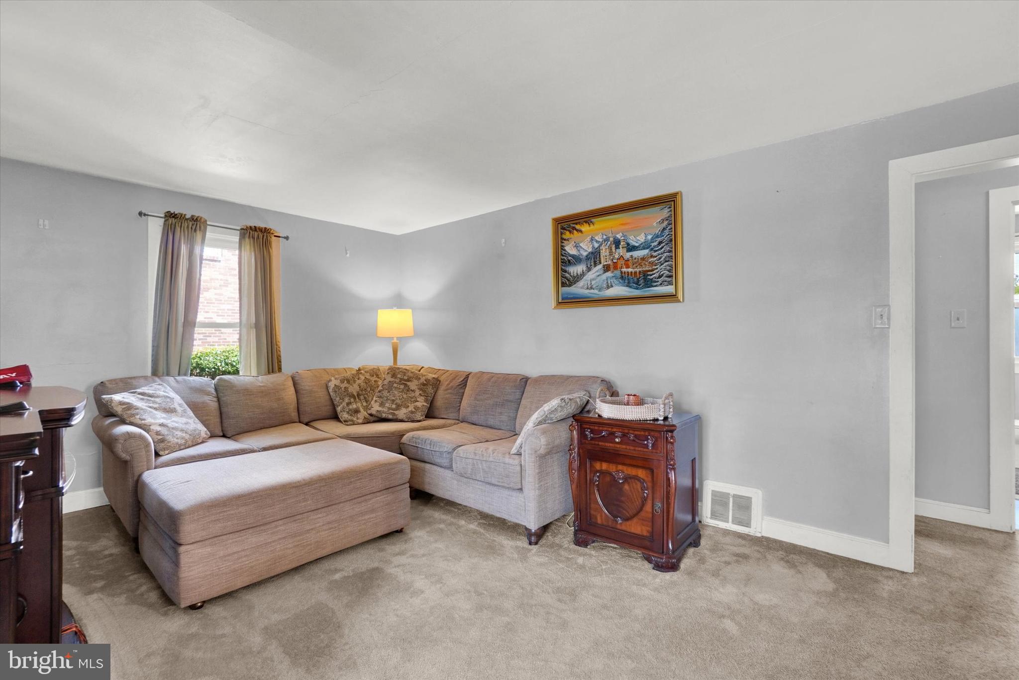 141 S 6th St