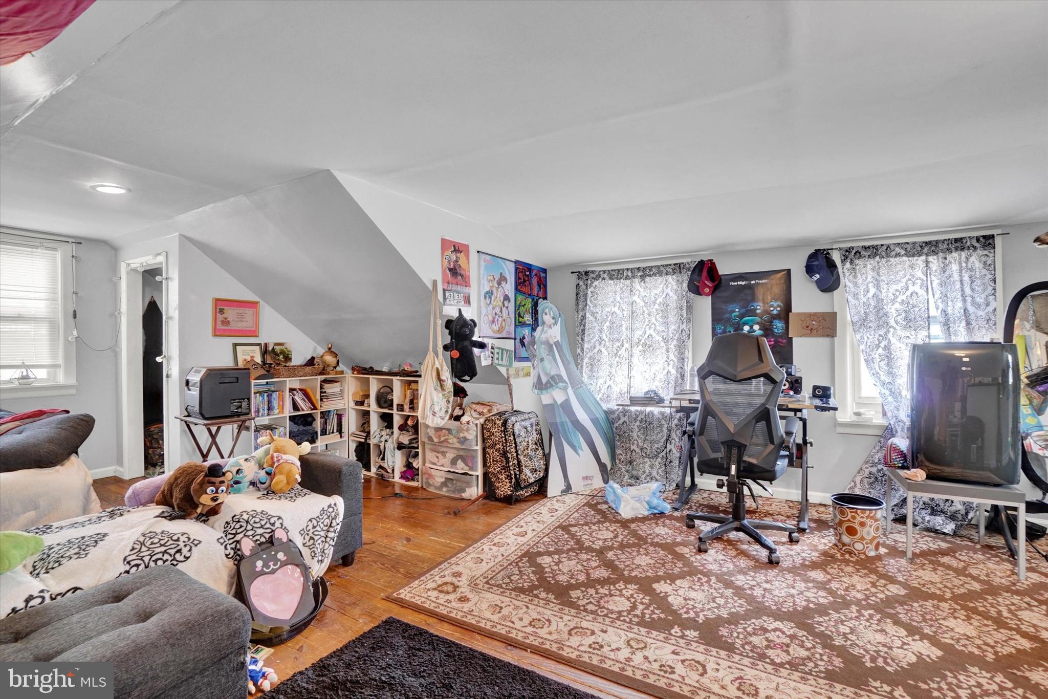 141 S 6th St