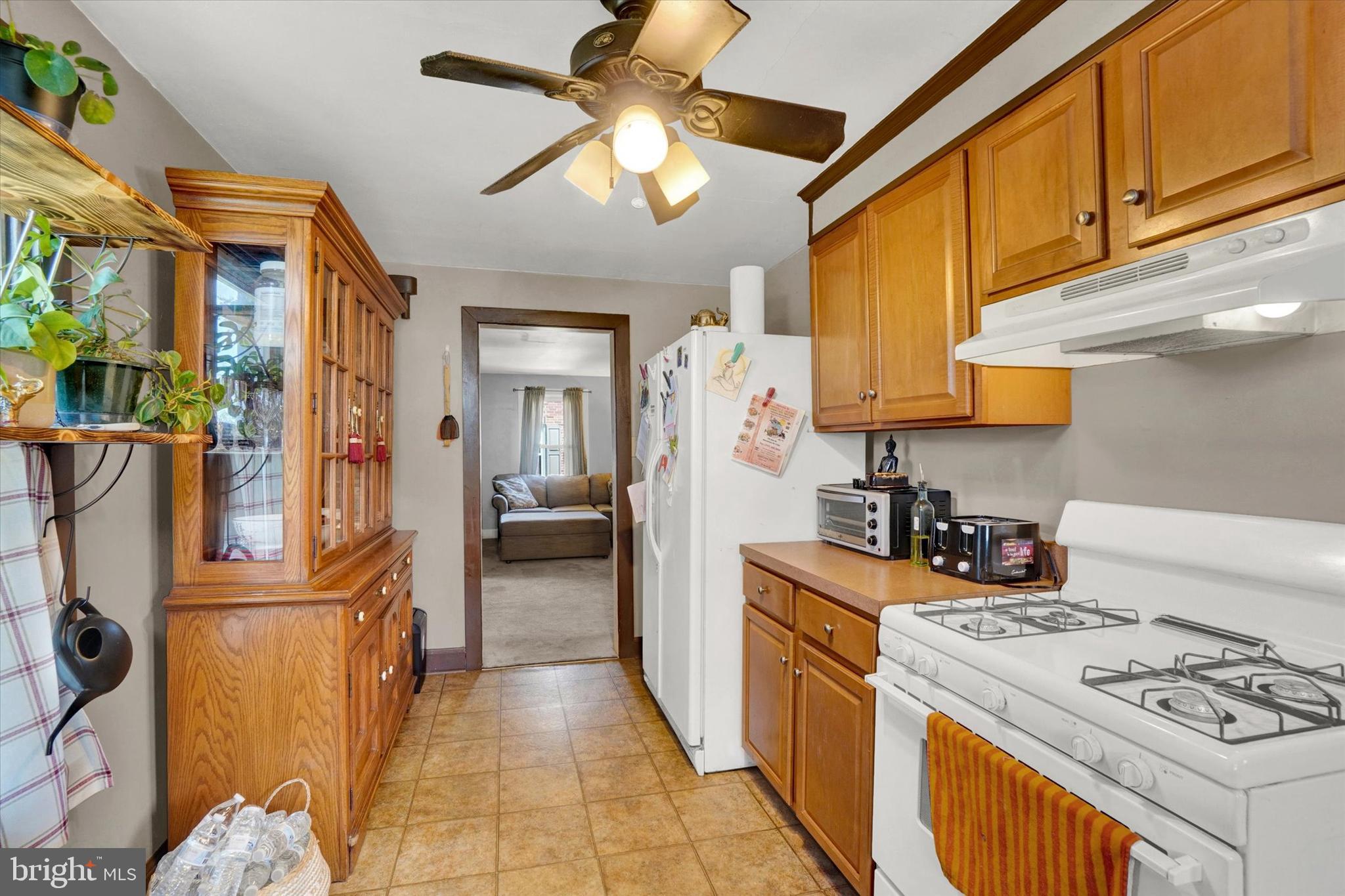 141 S 6th St