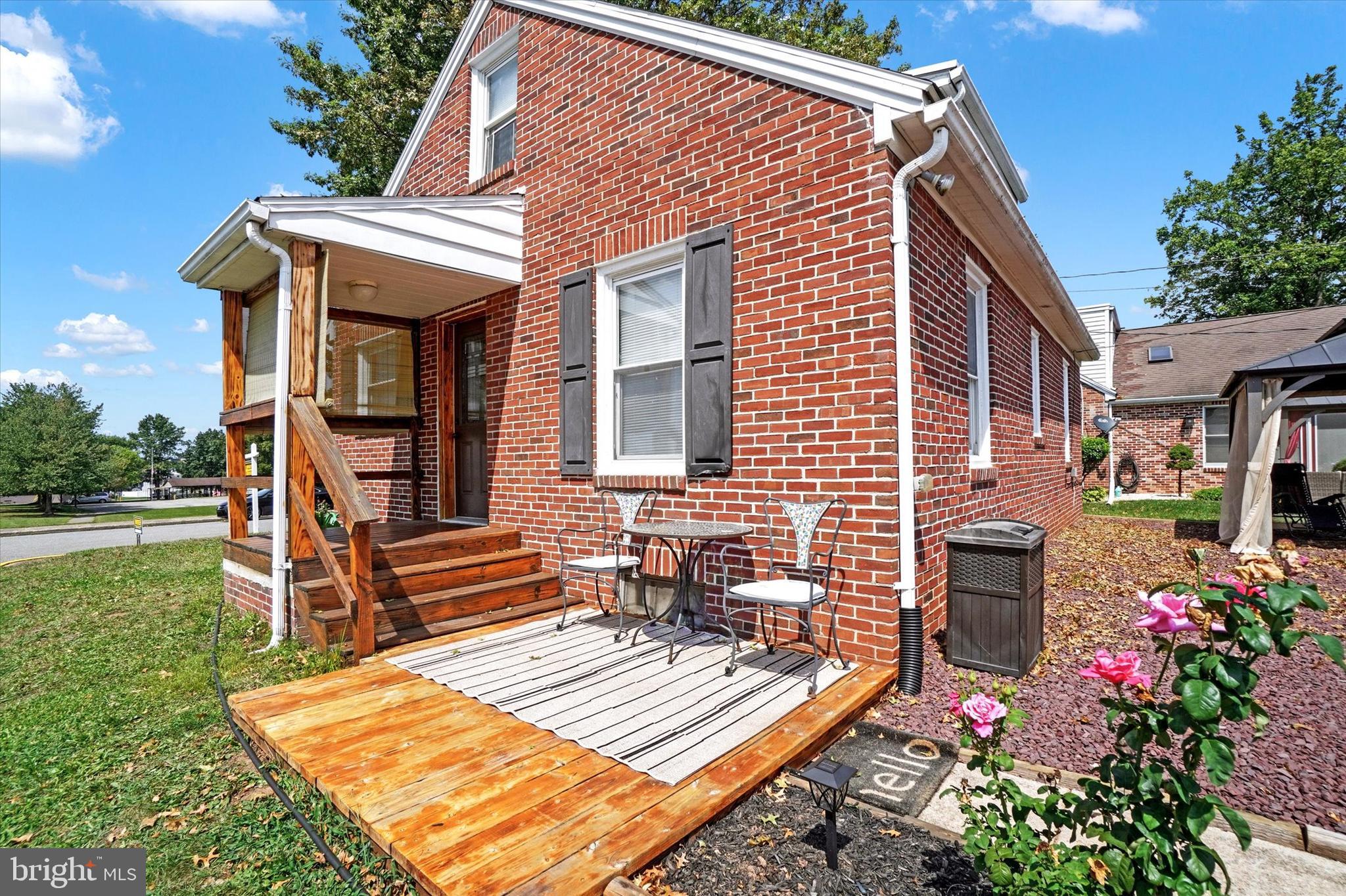 141 S 6th St