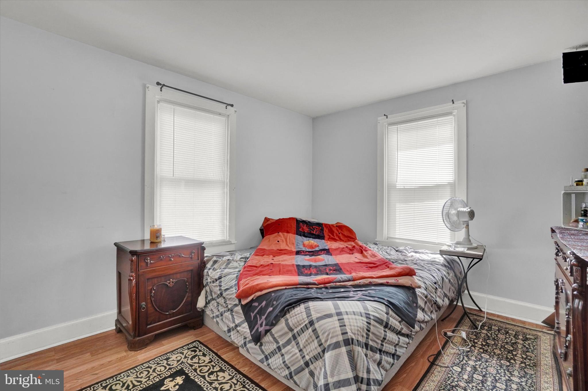 141 S 6th St