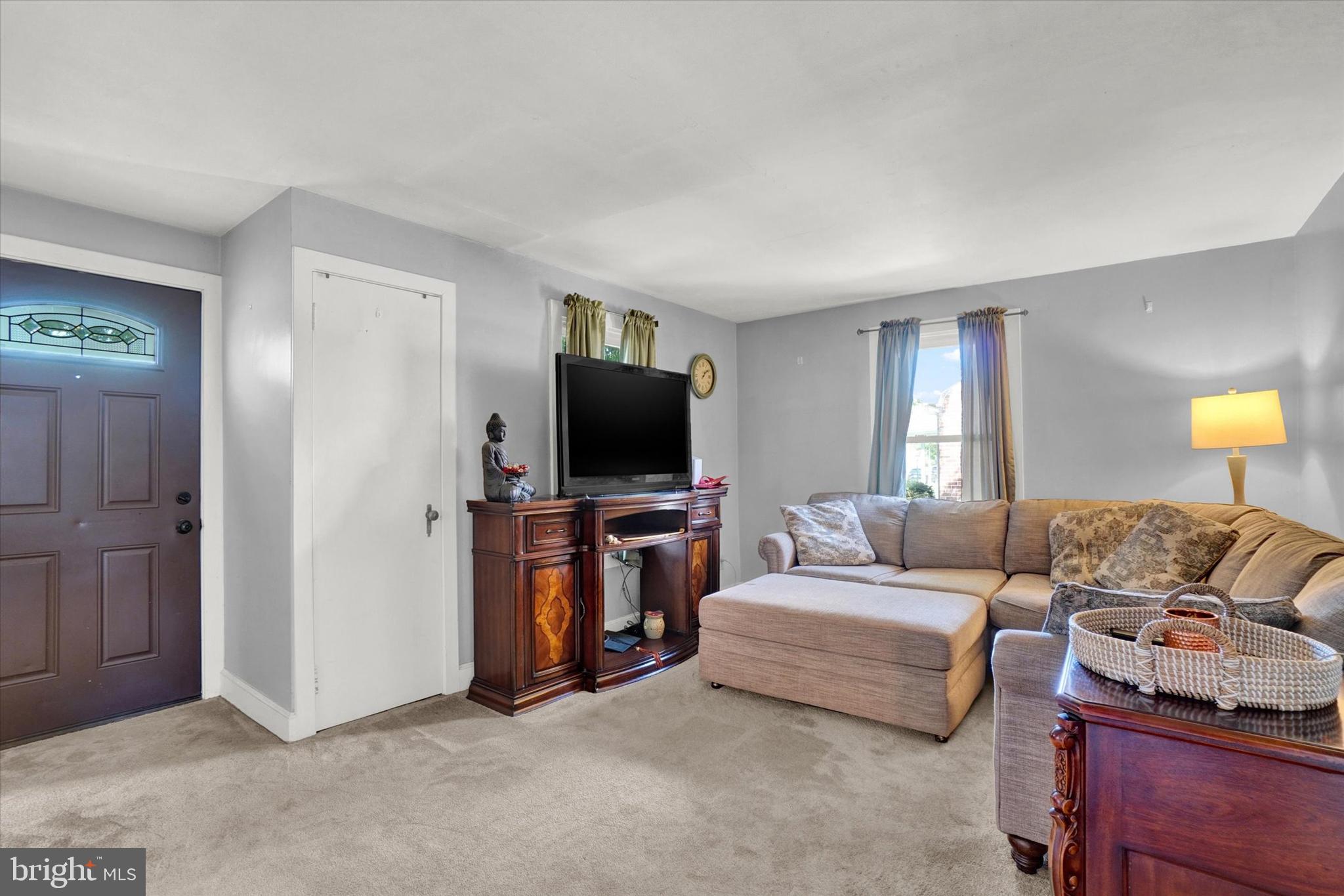 141 S 6th St