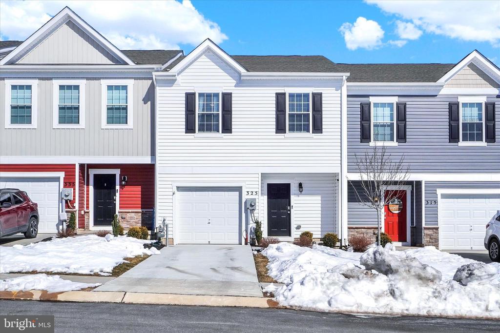 325 LOCUST RUN DRIVE