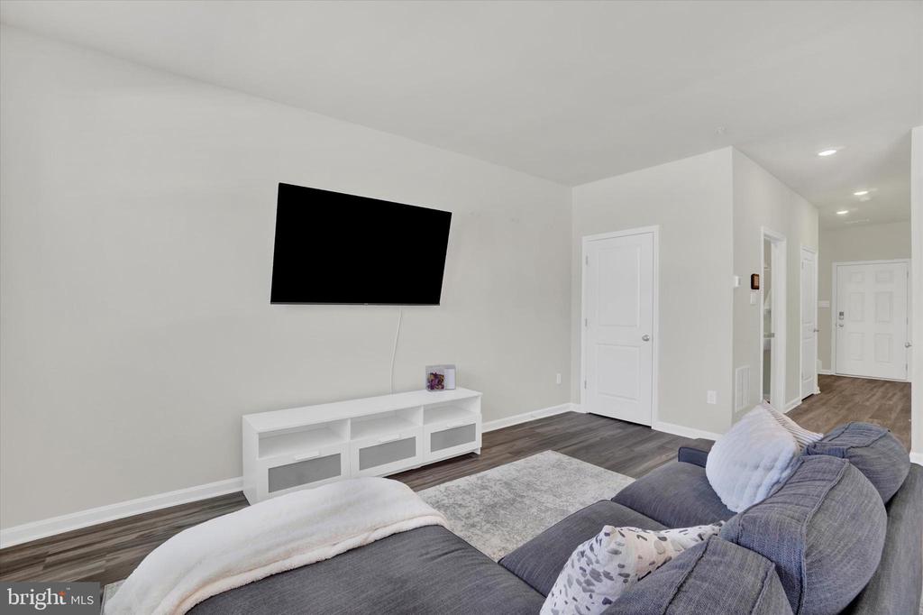 325 LOCUST RUN DRIVE