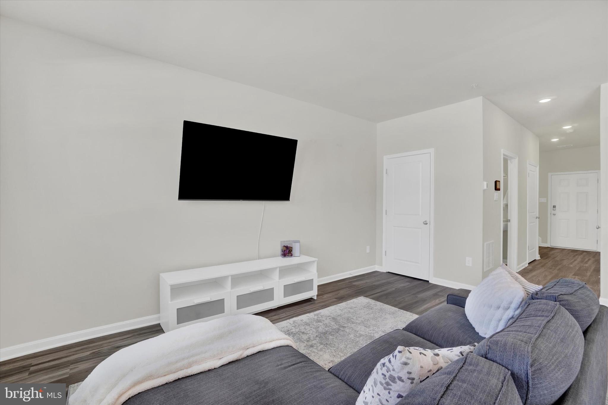 325 LOCUST RUN DRIVE