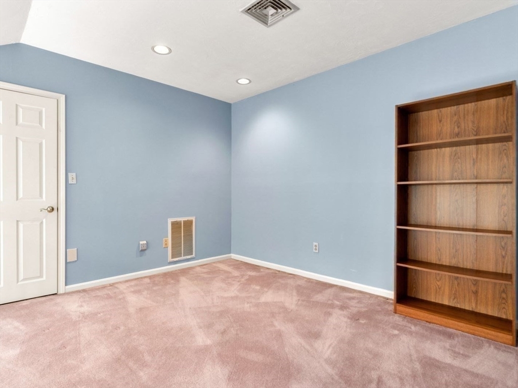 28 Hobart Lane # 28