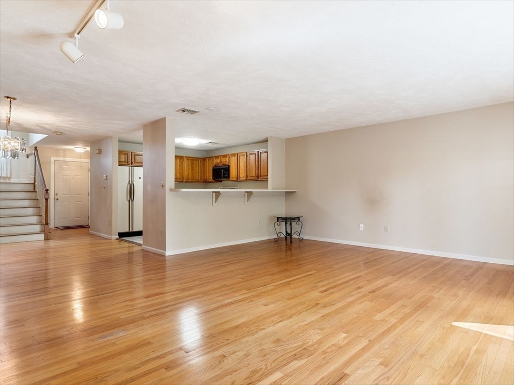 28 Hobart Lane # 28