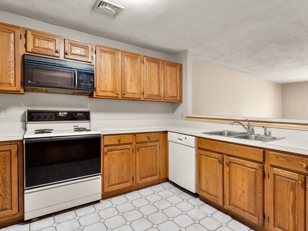 28 Hobart Lane # 28