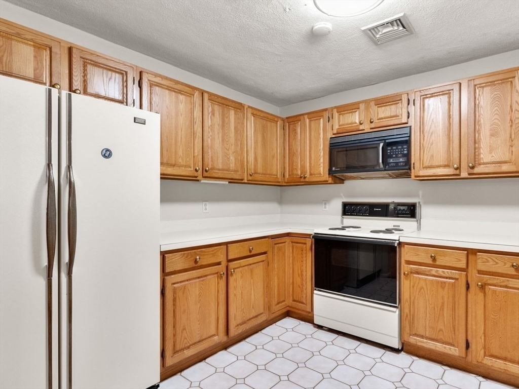 28 Hobart Lane # 28
