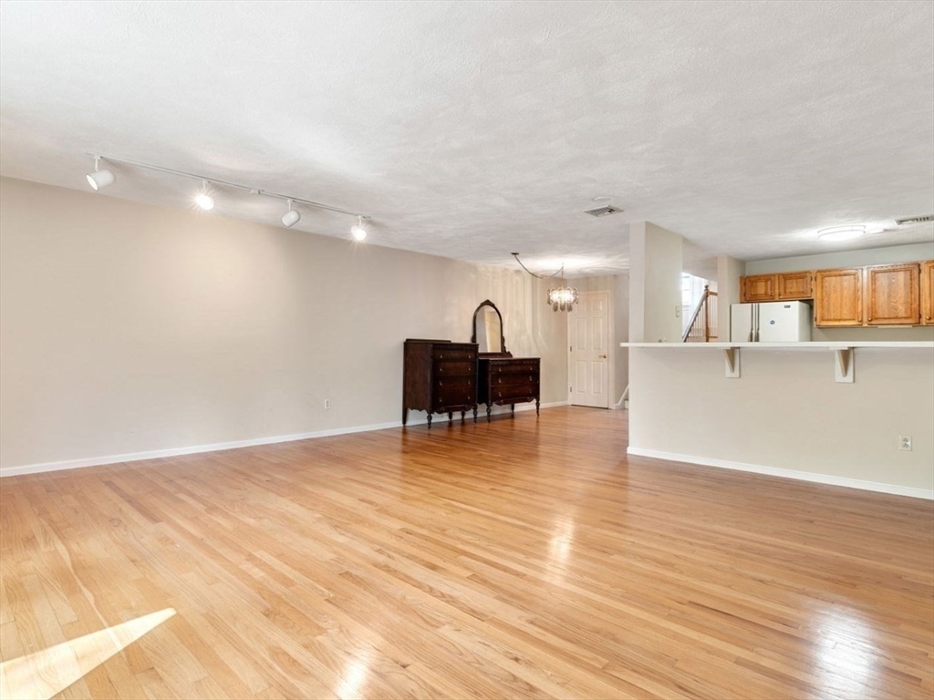 28 Hobart Lane # 28