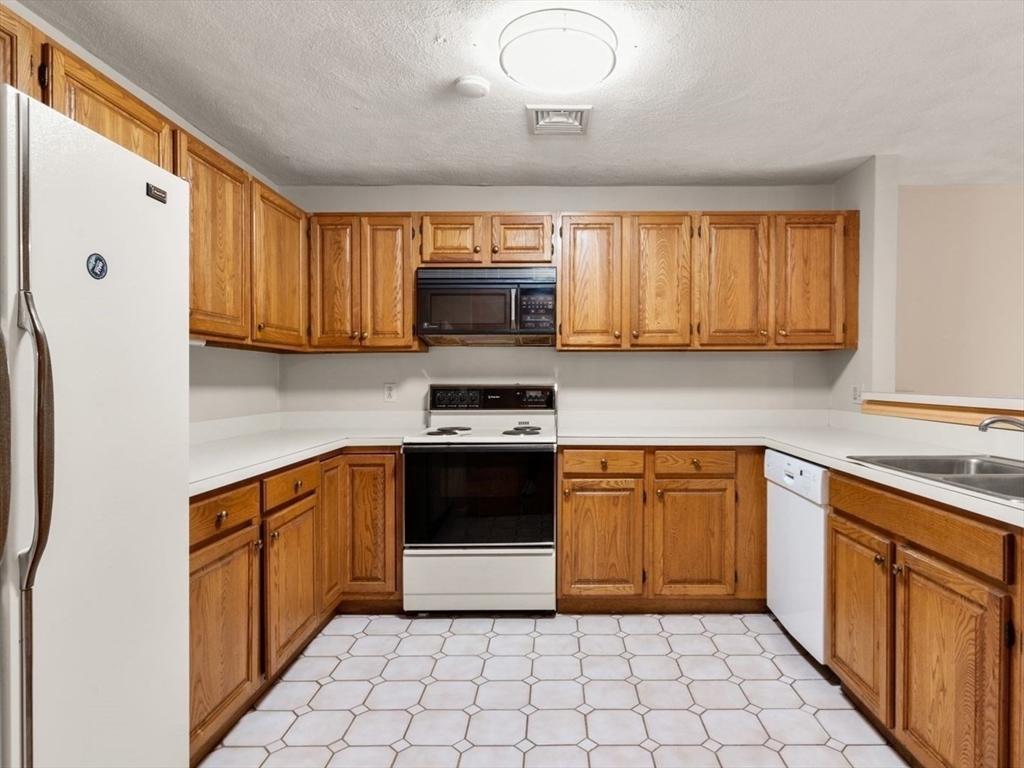 28 Hobart Lane # 28