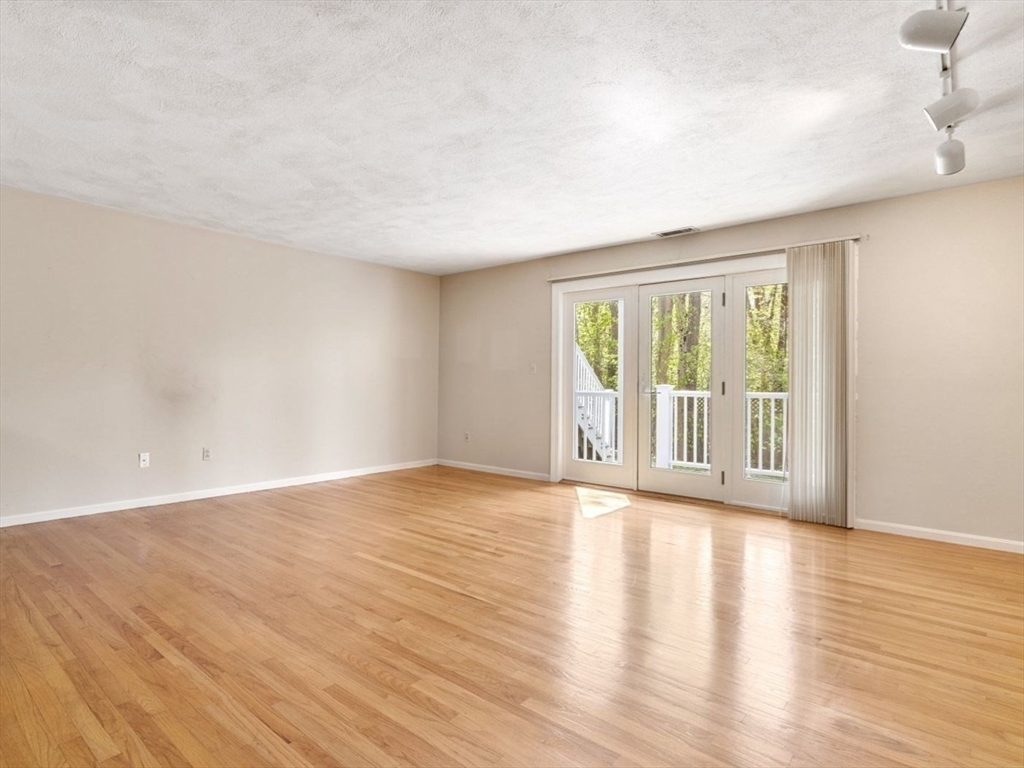28 Hobart Lane # 28
