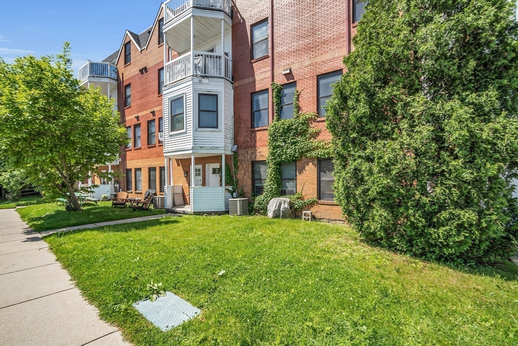 336 Adams St # 9