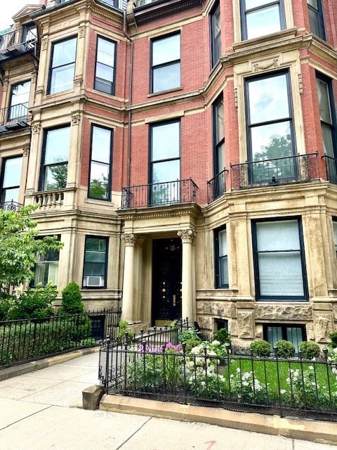 133 Commonwealth Ave # 1