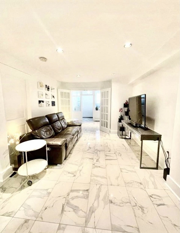 133 Commonwealth Ave # 1