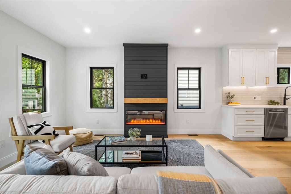 85 Oxford St # 1