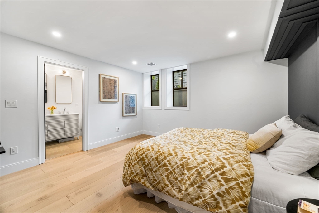 85 Oxford St # 1