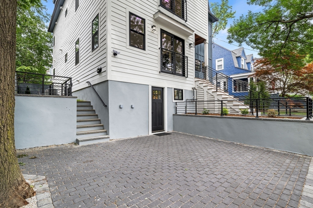 85 Oxford St # 1