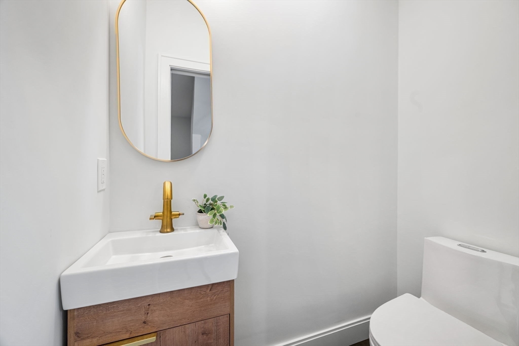 85 Oxford St # 1