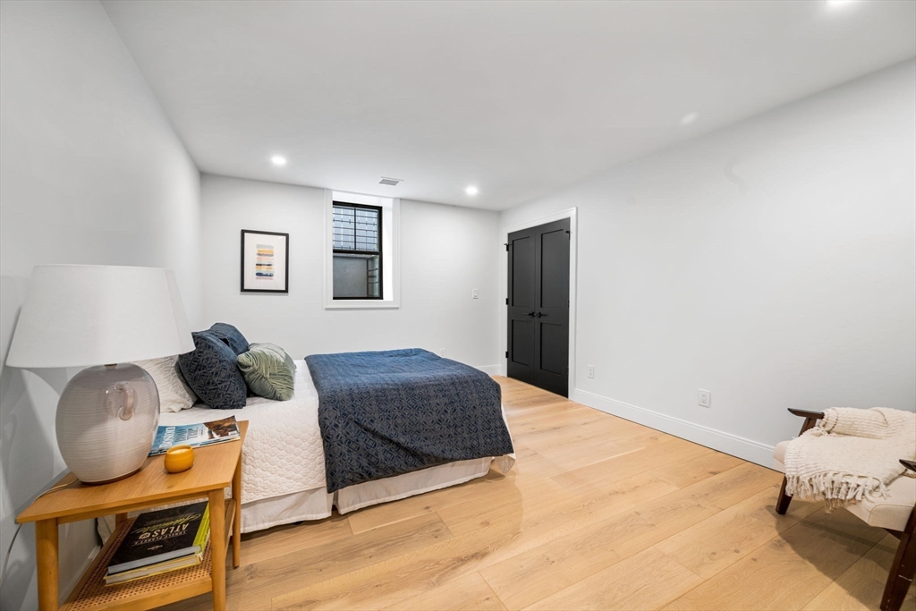 85 Oxford St # 1