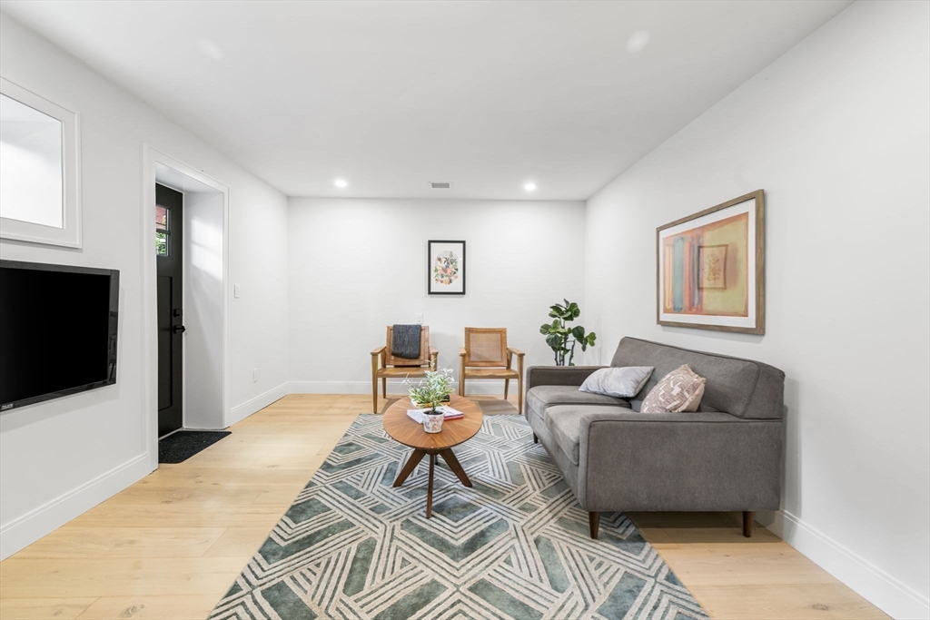 85 Oxford St # 1