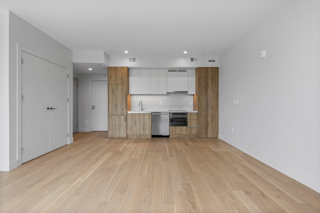 1055 Cambridge Street Unit: 301
