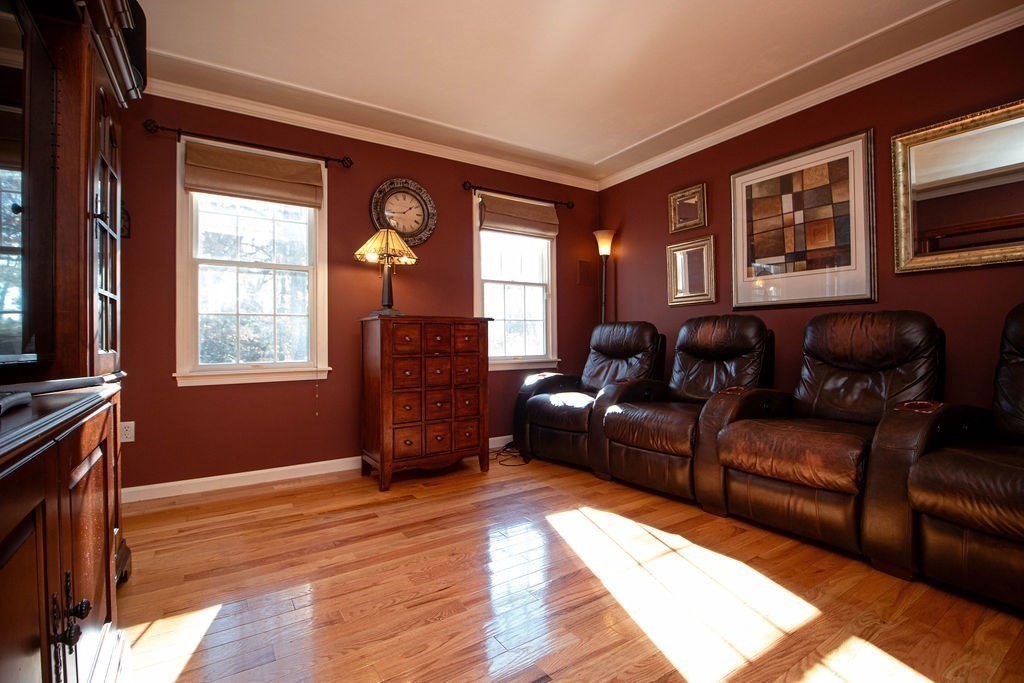 5 Cowell St