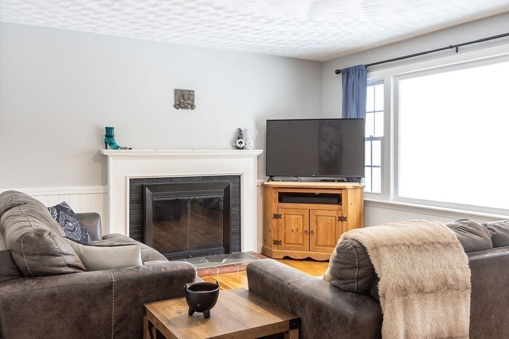 32 Woodside Dr
