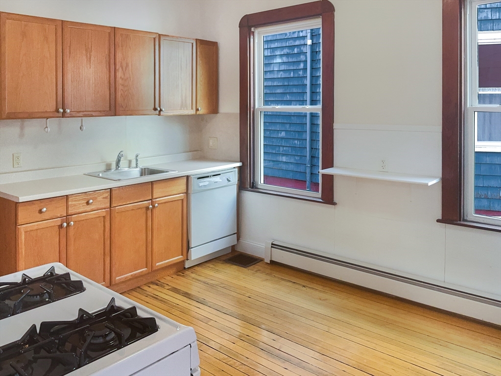 37 Burnside Ave # 37