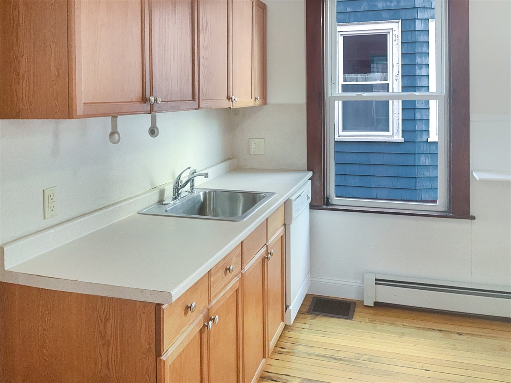 37 Burnside Ave # 37