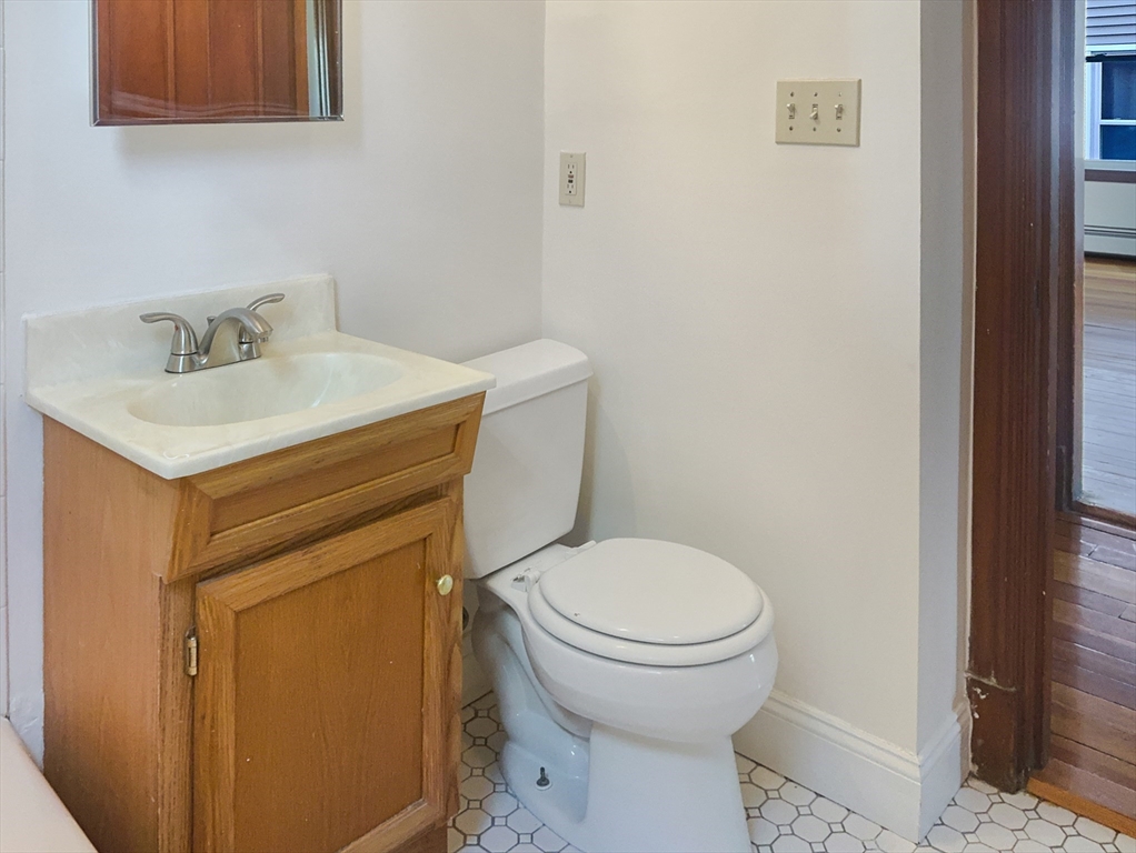 37 Burnside Ave # 37