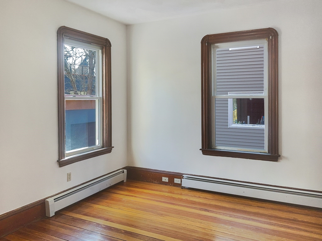 37 Burnside Ave # 37
