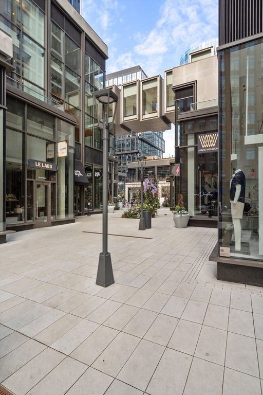 135 Seaport Blvd # 1905