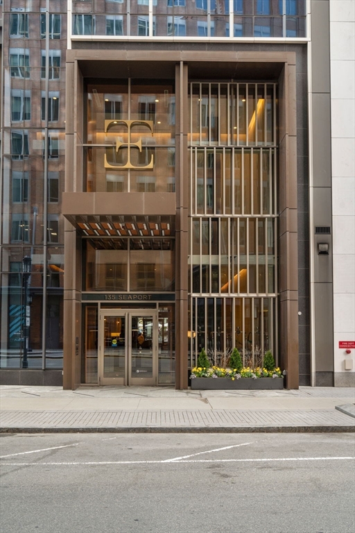 135 Seaport Blvd # 1905
