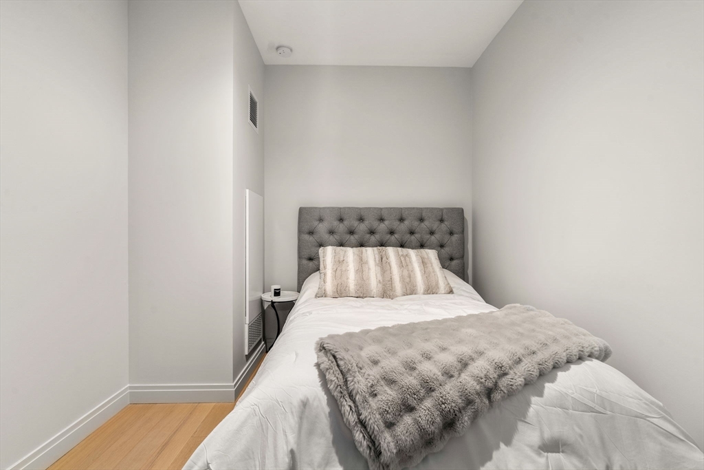 135 Seaport Blvd # 1905