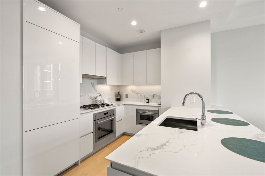 135 Seaport Blvd # 1905