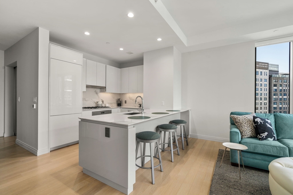 135 Seaport Blvd # 1905