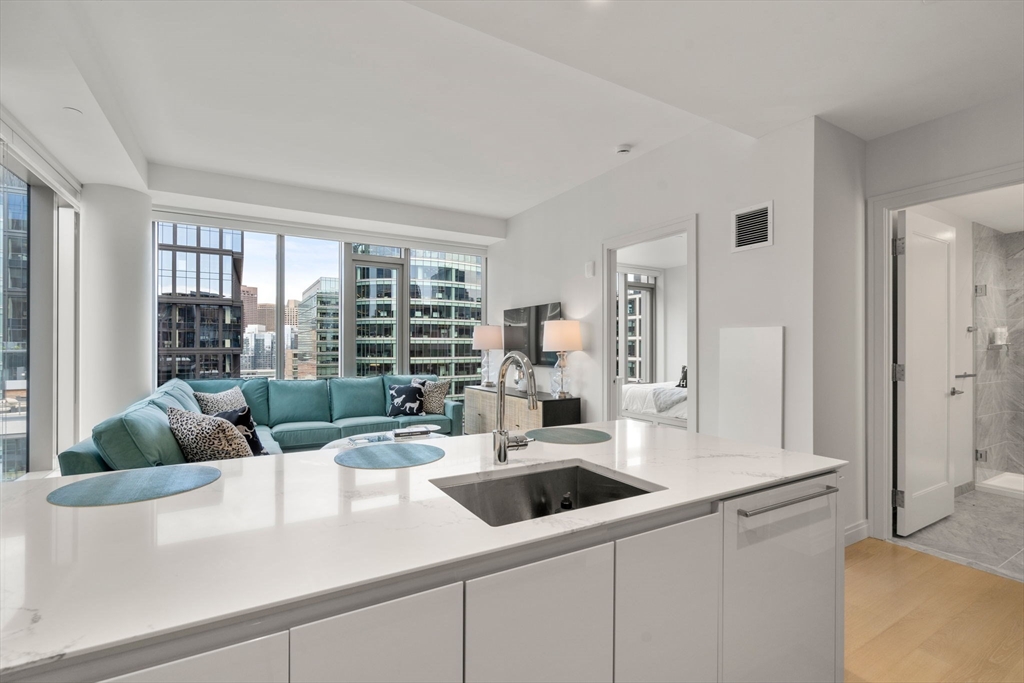 135 Seaport Blvd # 1905