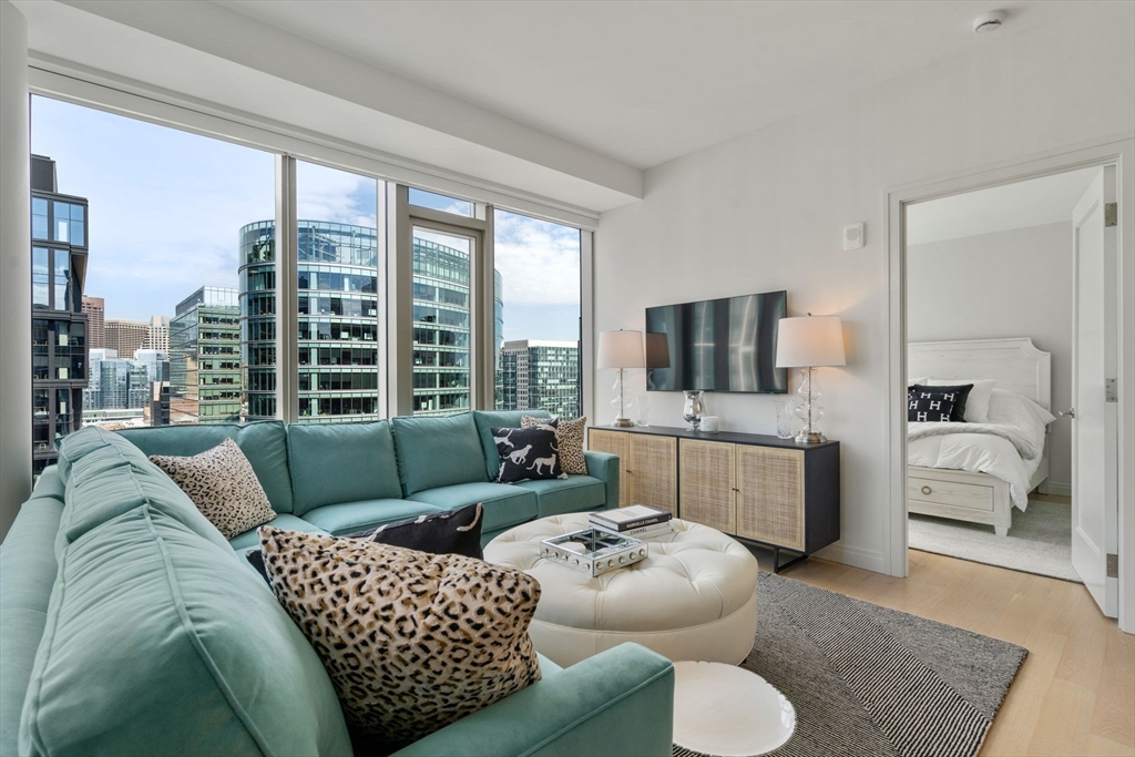 135 Seaport Blvd # 1905