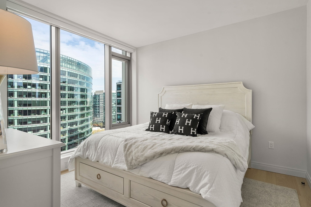135 Seaport Blvd # 1905