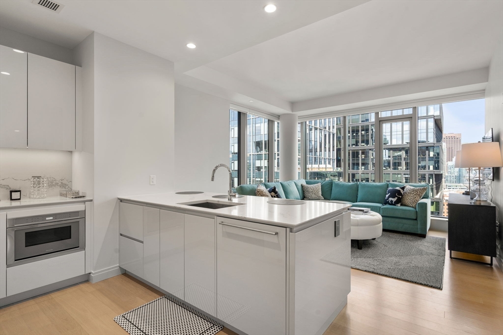 135 Seaport Blvd # 1905