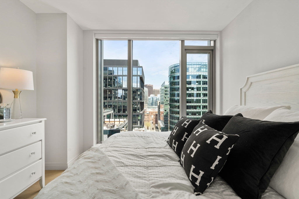 135 Seaport Blvd # 1905