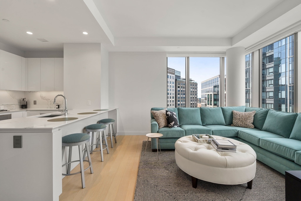 135 Seaport Blvd # 1905