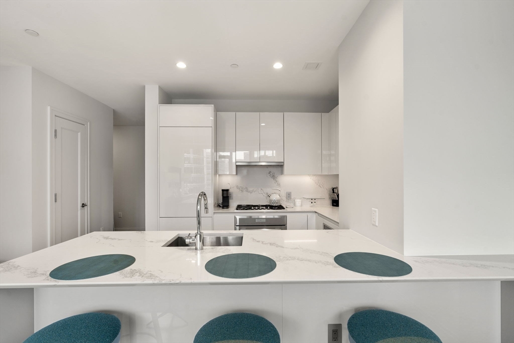 135 Seaport Blvd # 1905