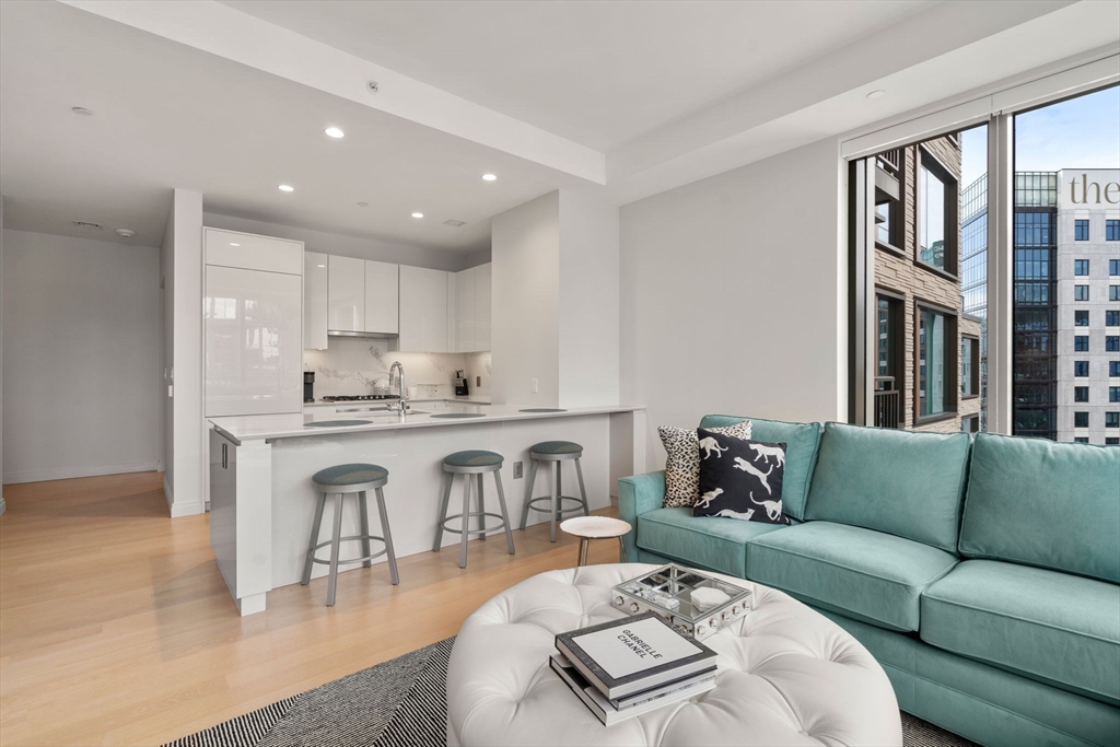 135 Seaport Blvd # 1905