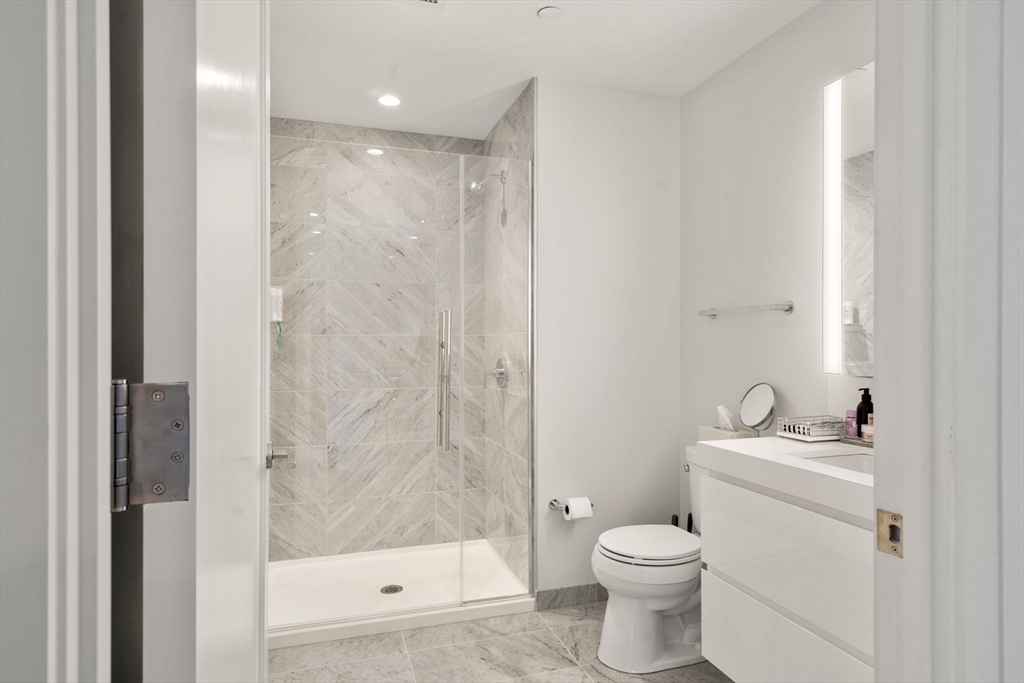135 Seaport Blvd # 1905