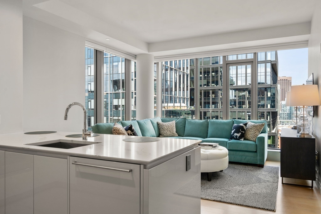135 Seaport Blvd # 1905