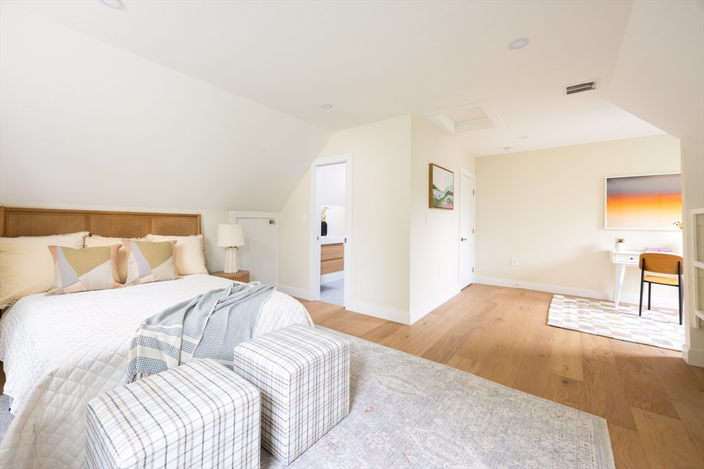 24 Ivory St
