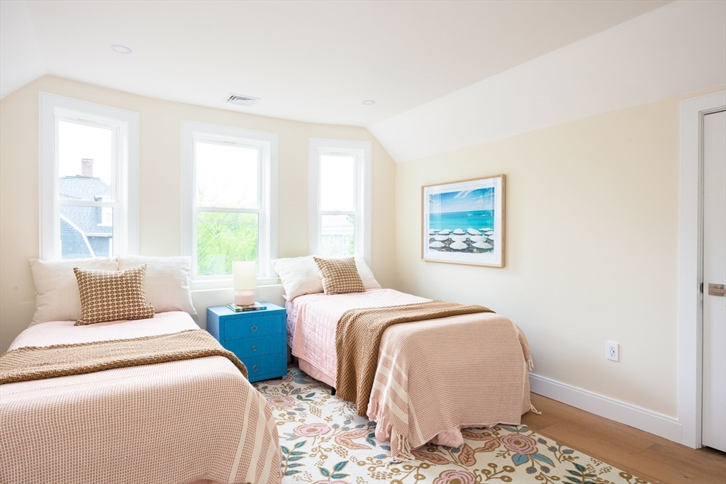 24 Ivory St