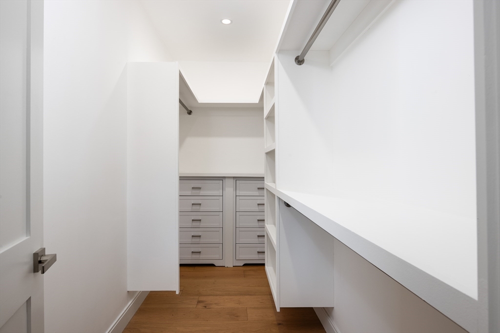 24 Ivory St